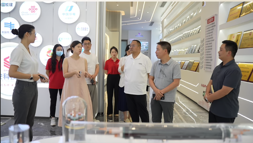贵州工商职业学院副校长曹昌海一行莅临中安科技集团走访调研 